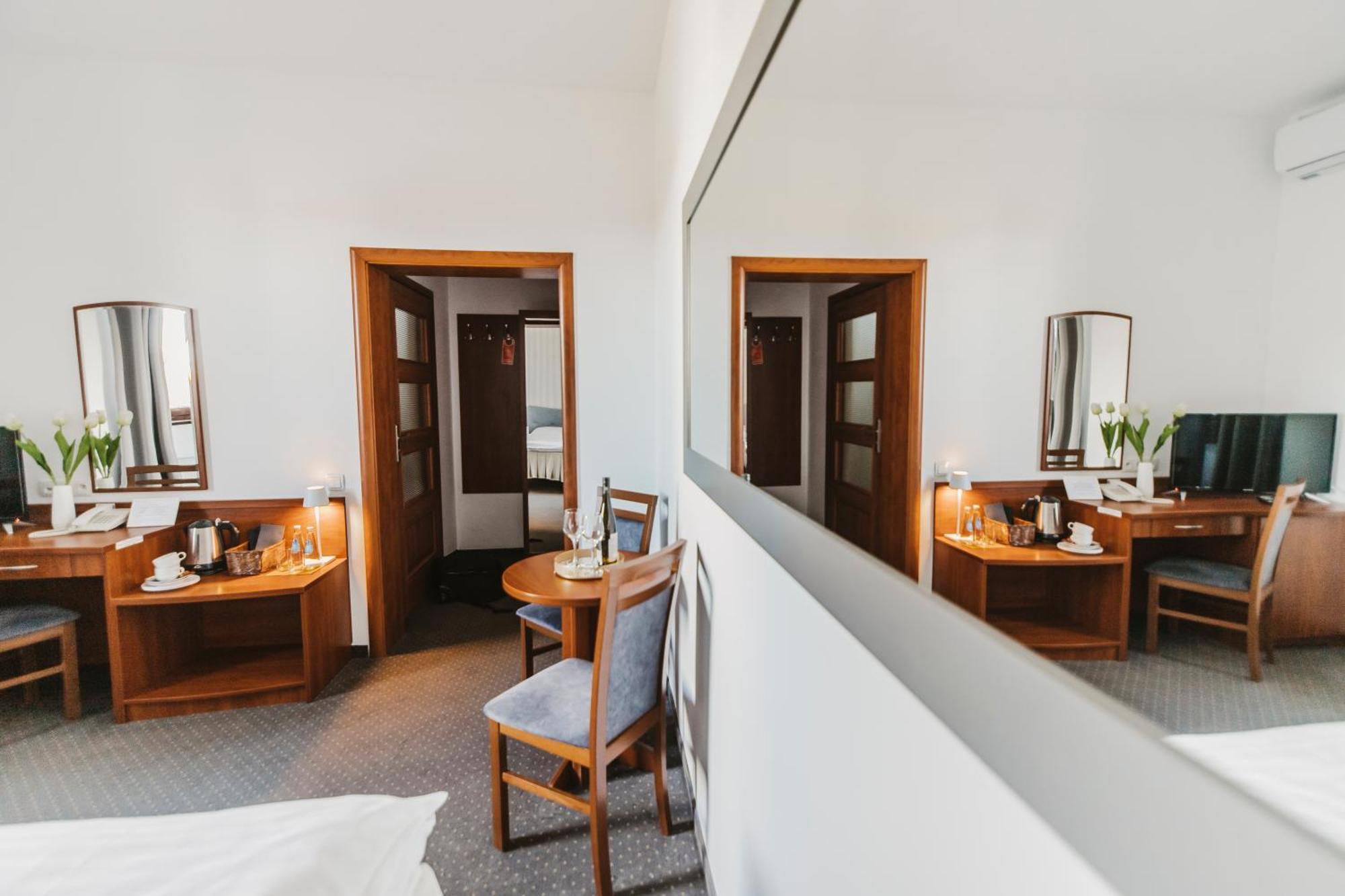 I Restauracja Borowianka 3* Острув-Велькопольський