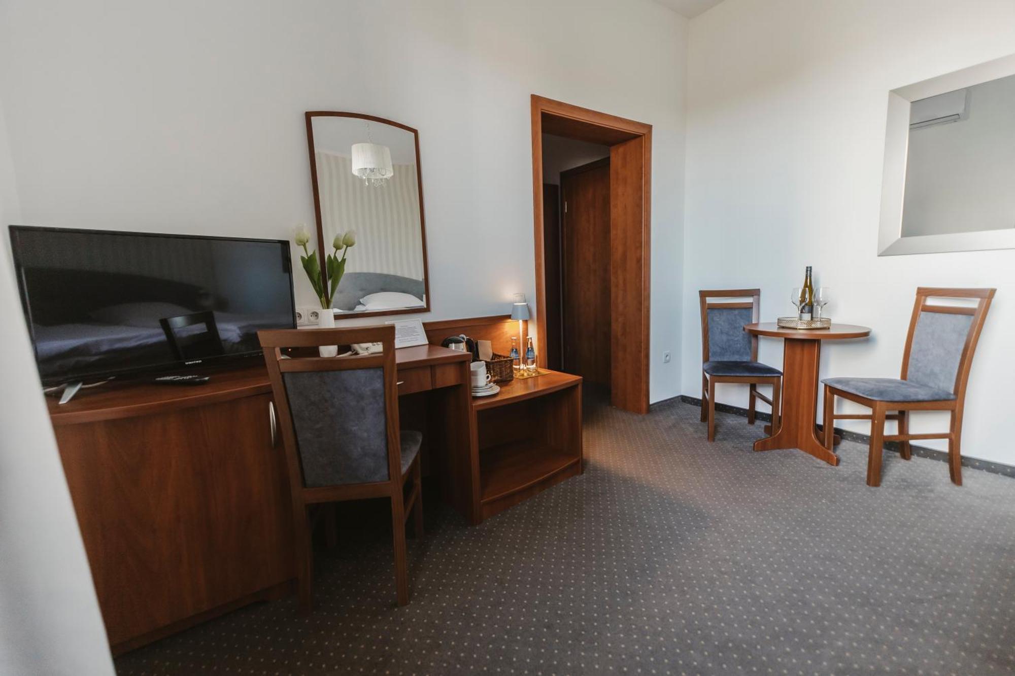 I Restauracja Borowianka Готель 3*