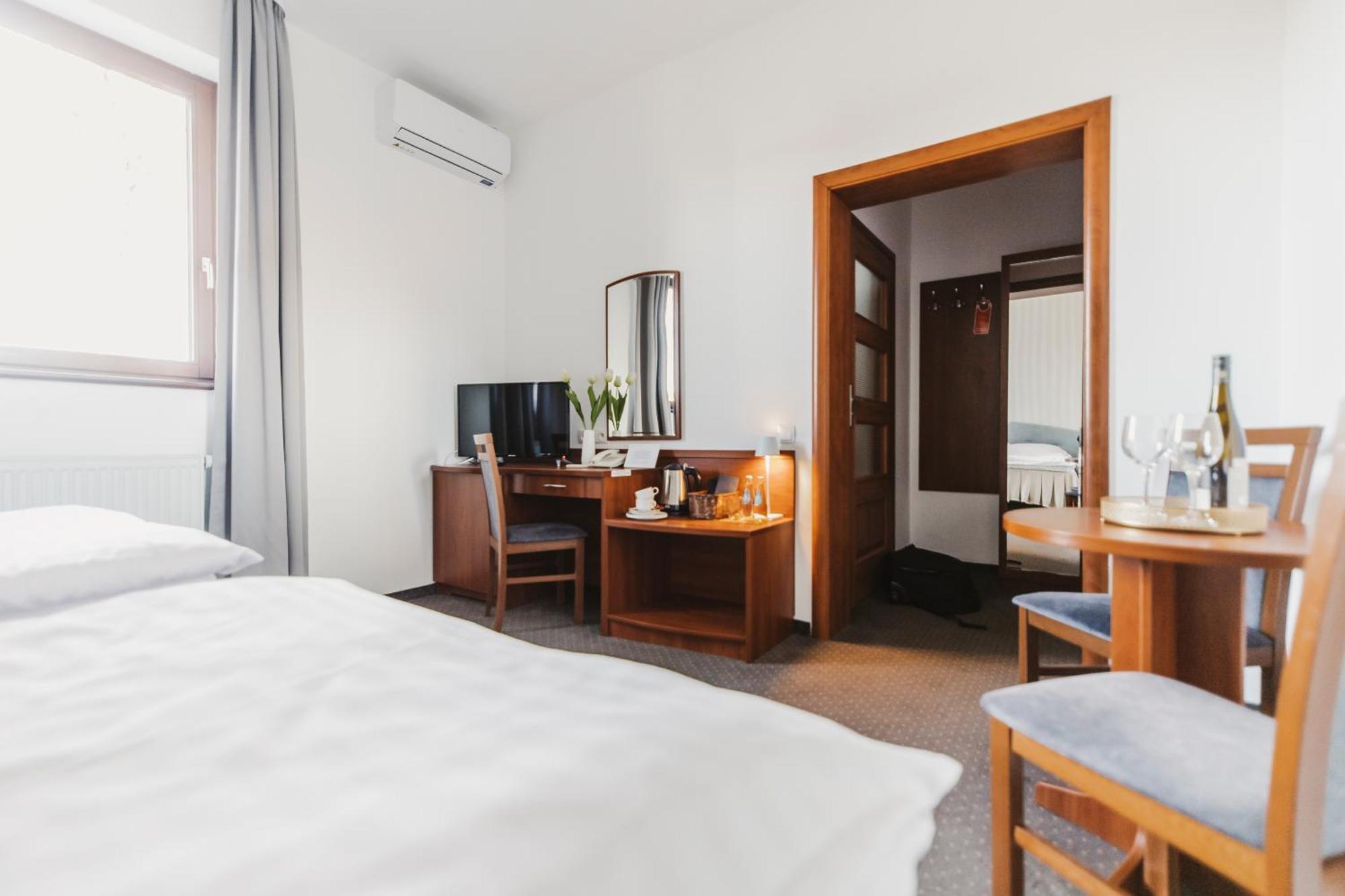 Hotel I Restauracja Borowianka 3*