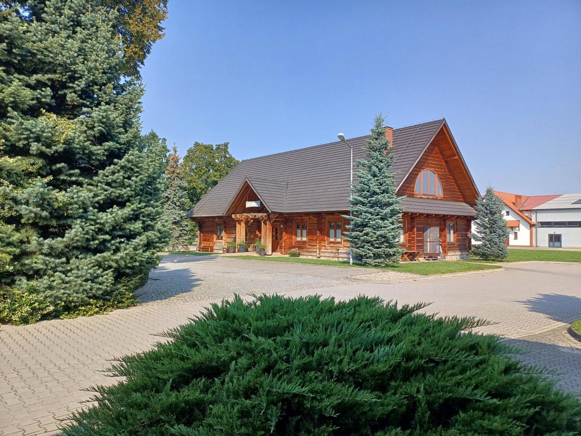 Готель I Restauracja Borowianka 3*