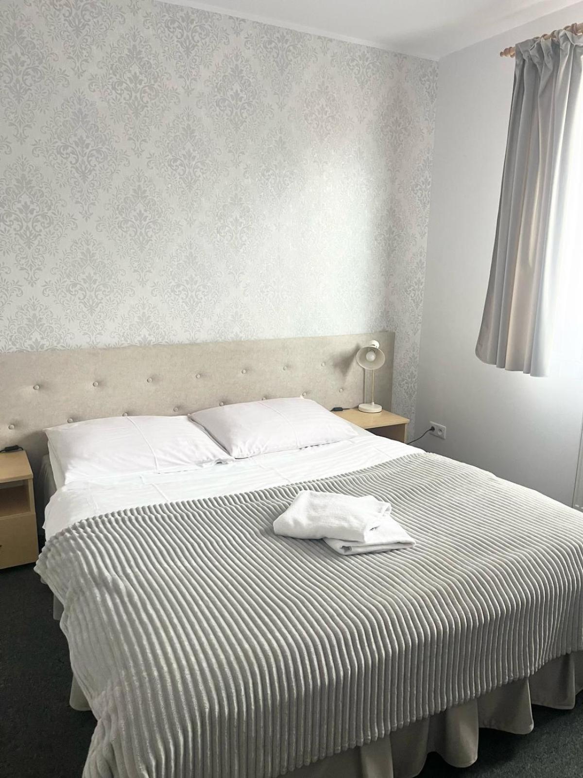I Restauracja Borowianka 3* Острув-Велькопольський
